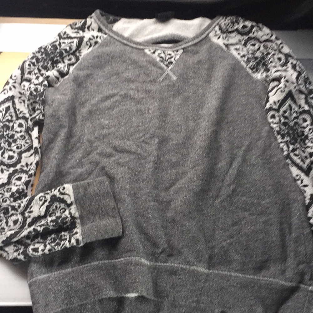 Daytrip sweater top with back cut out